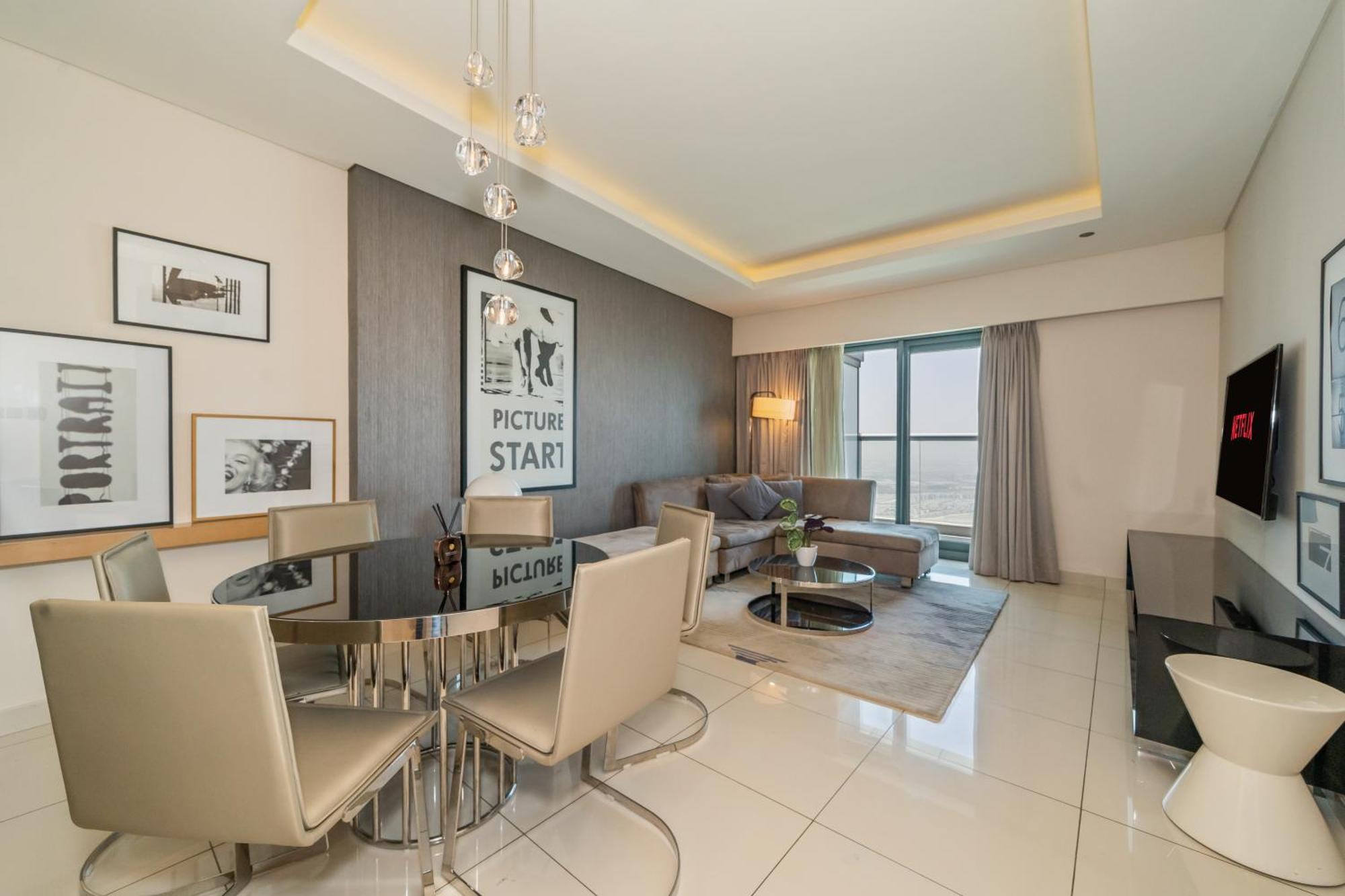 Luxurious 1br W & Pool, Sauna & Gym Near Burjkhalifa Lejlighed