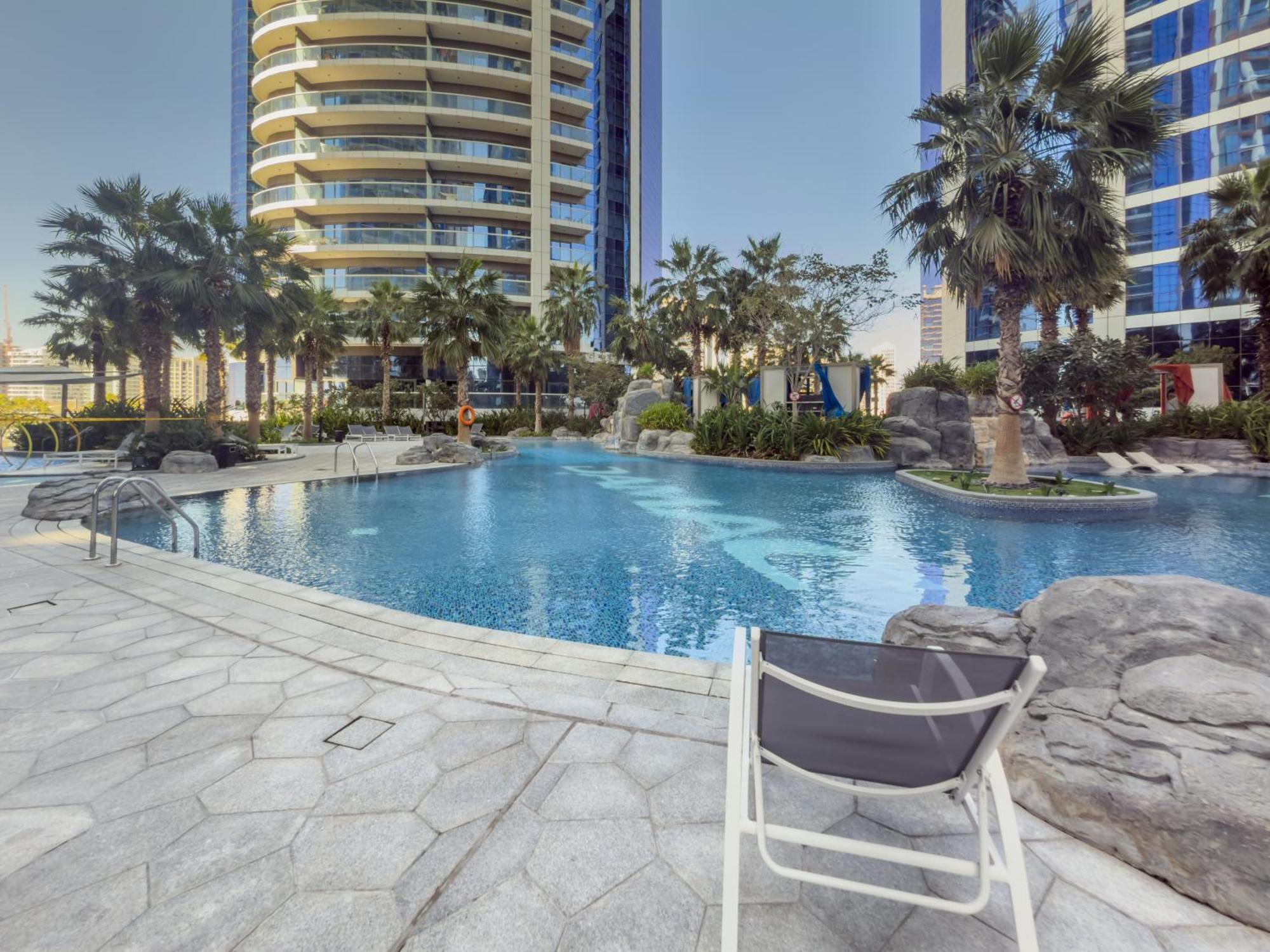 Luxurious 1br W & Pool, Sauna & Gym Near Burjkhalifa Dubai