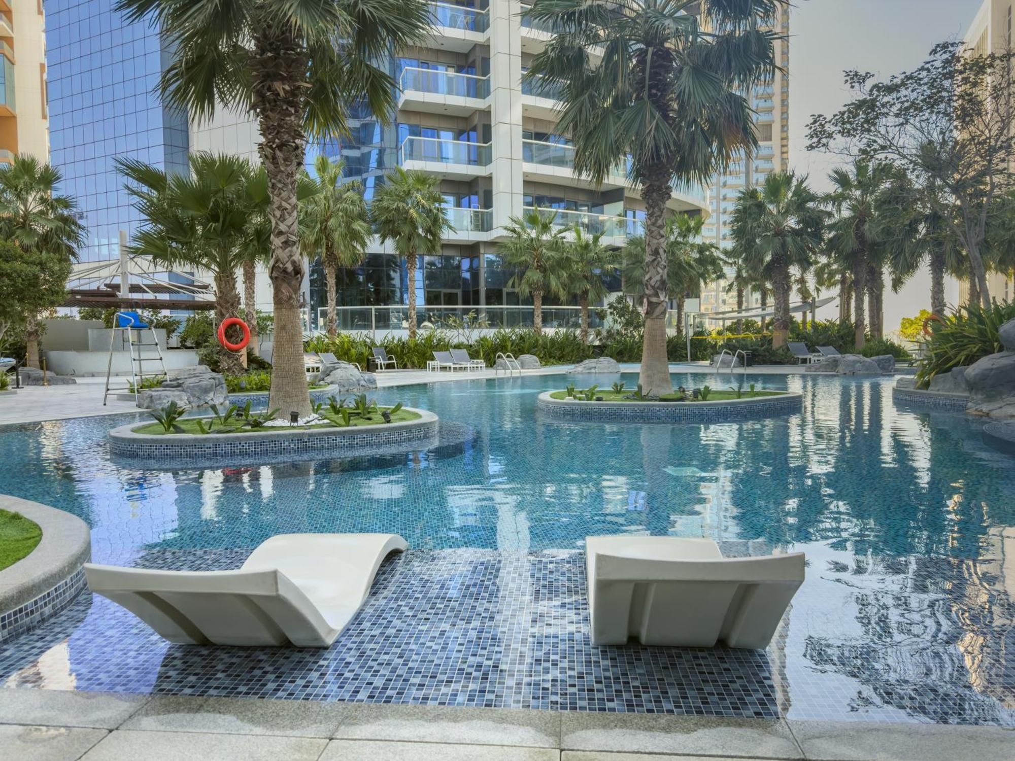 Luxurious 1br W & Pool, Sauna & Gym Near Burjkhalifa *
