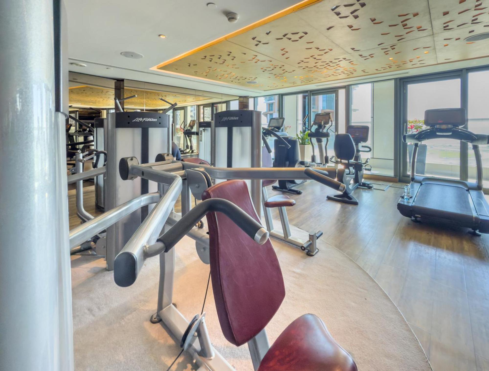 Luxurious 1br W & Pool, Sauna & Gym Near Burjkhalifa Dubai