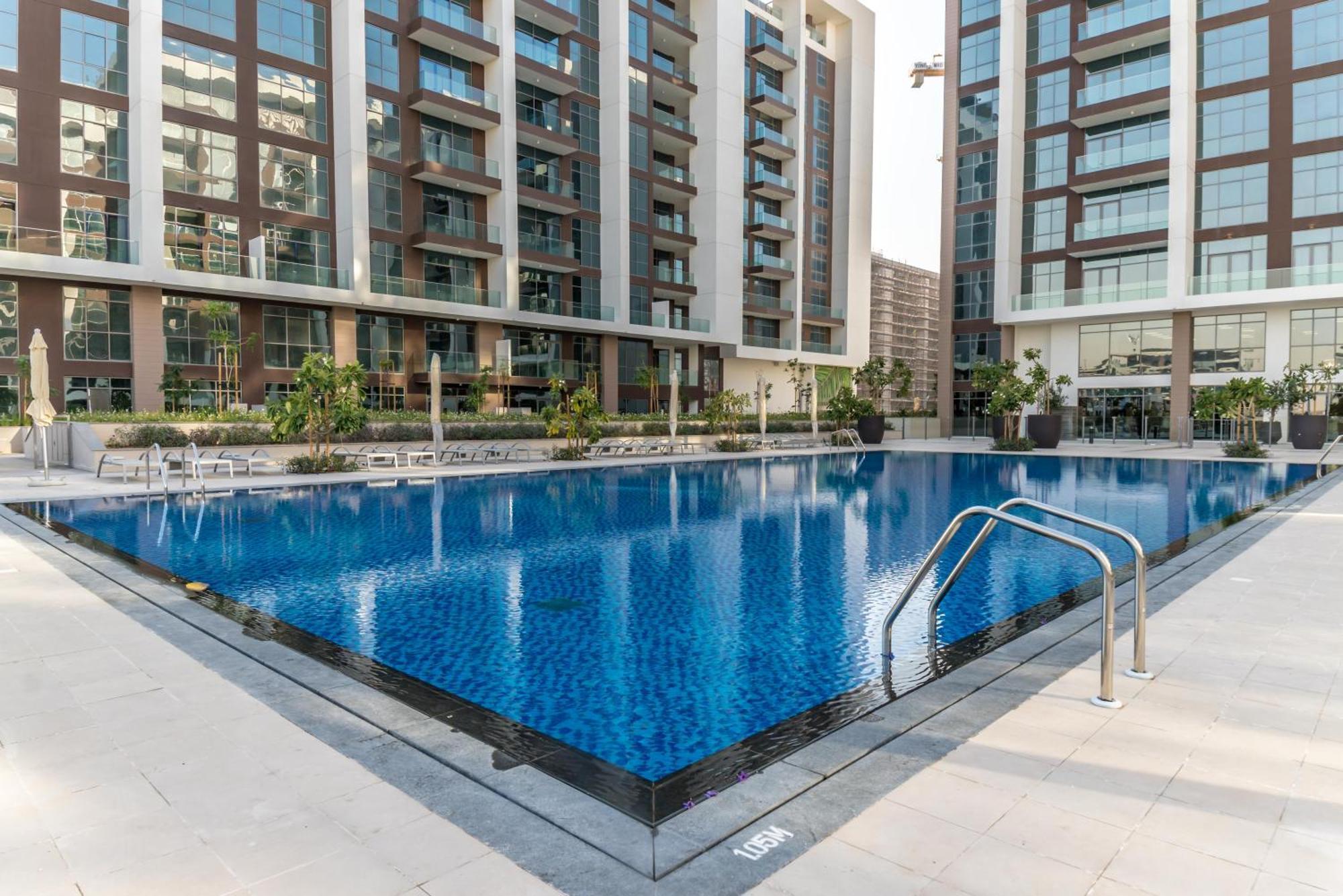 Modern Three Bedroom Private Study Appartement *