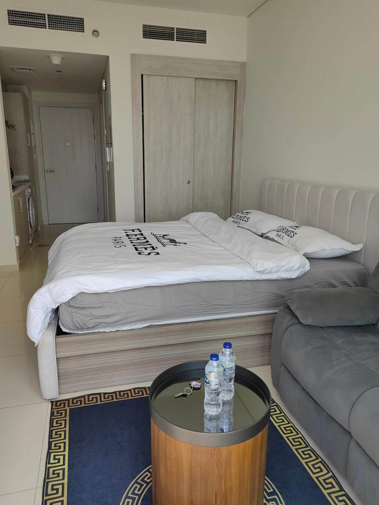7 Palm Jumeirah West *