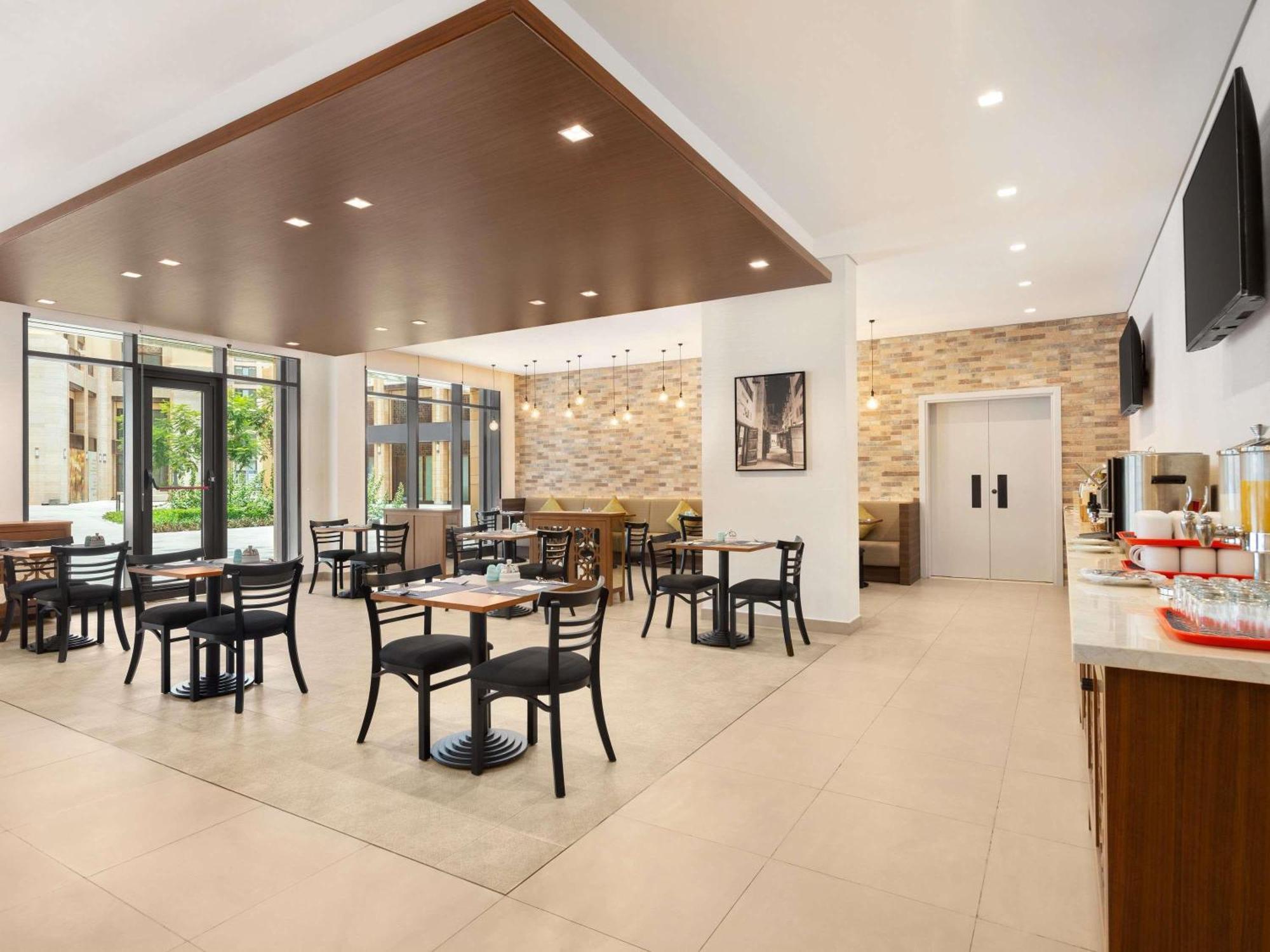 Hotel Ibis Styles Gold District 2*