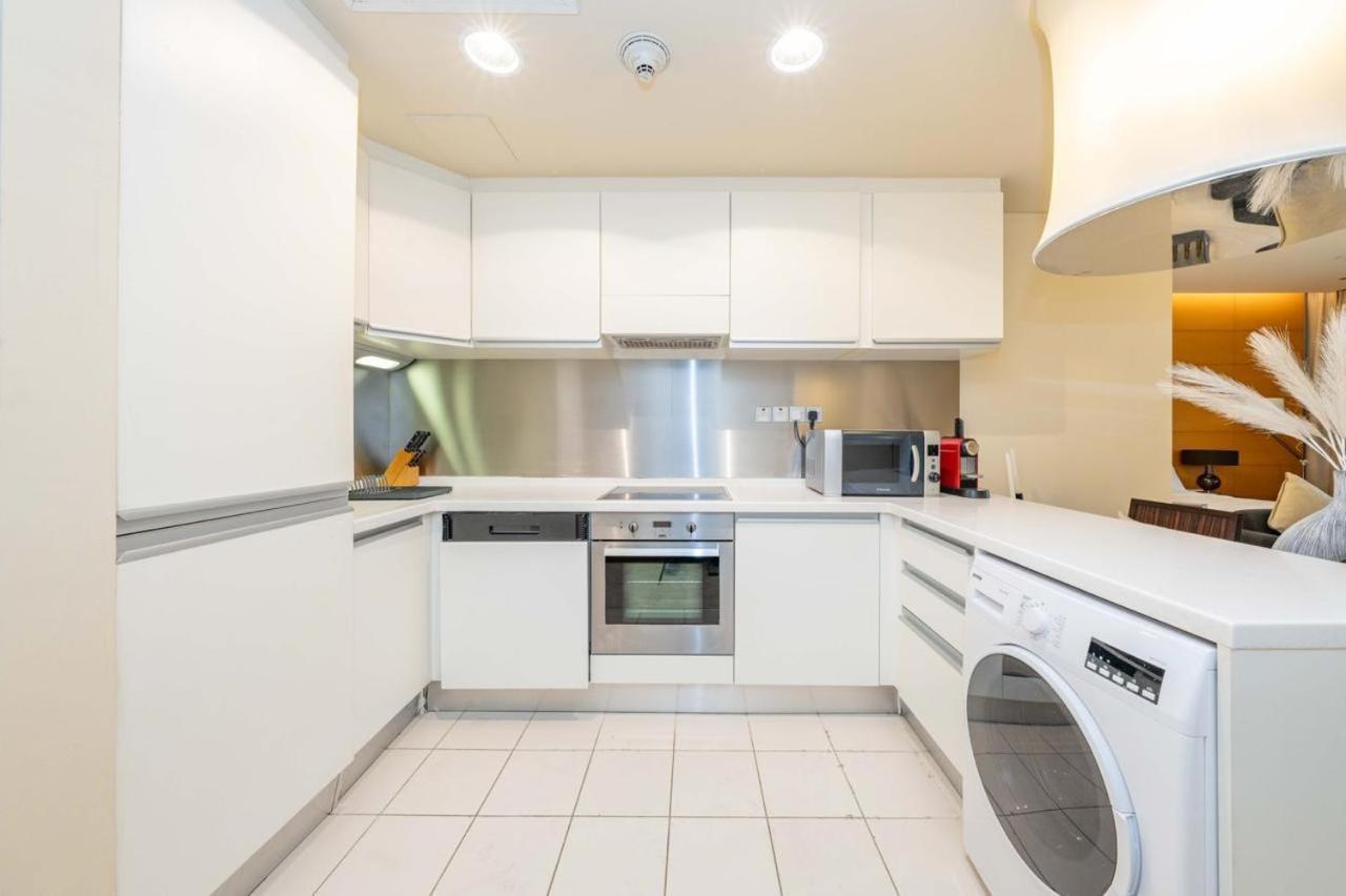Holistay Luxury Homes - Burj Khalifa View - Direct Access Mall Apartament *