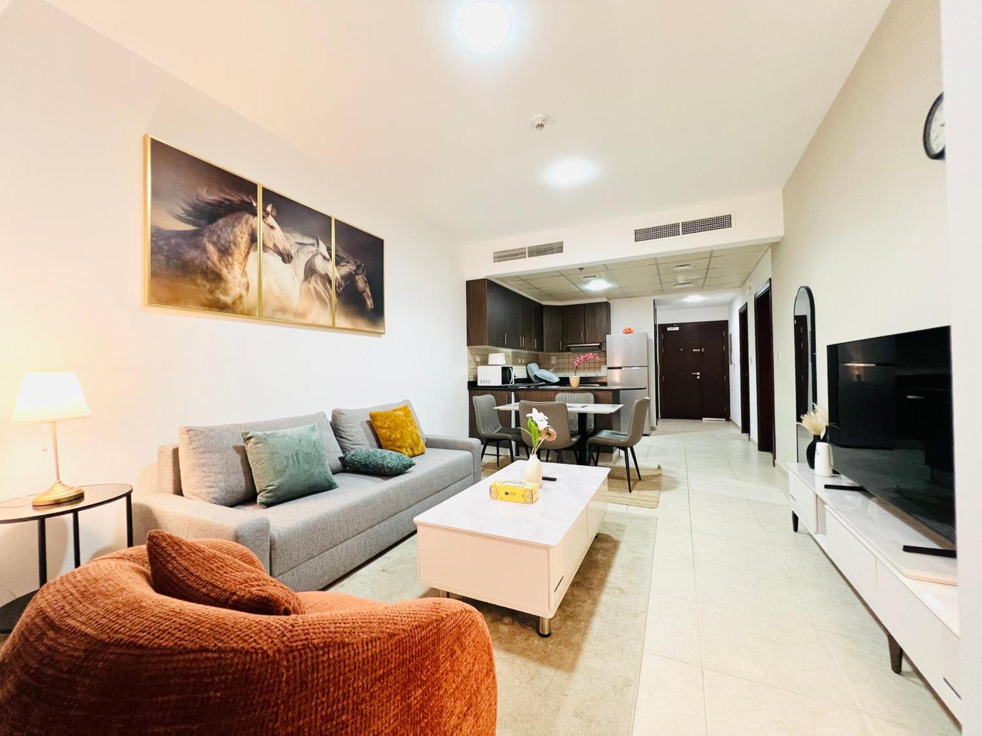 1 Bedroom Flat, Luxury Amenities, Opp & Club With Free Parking In Marina Apartment *