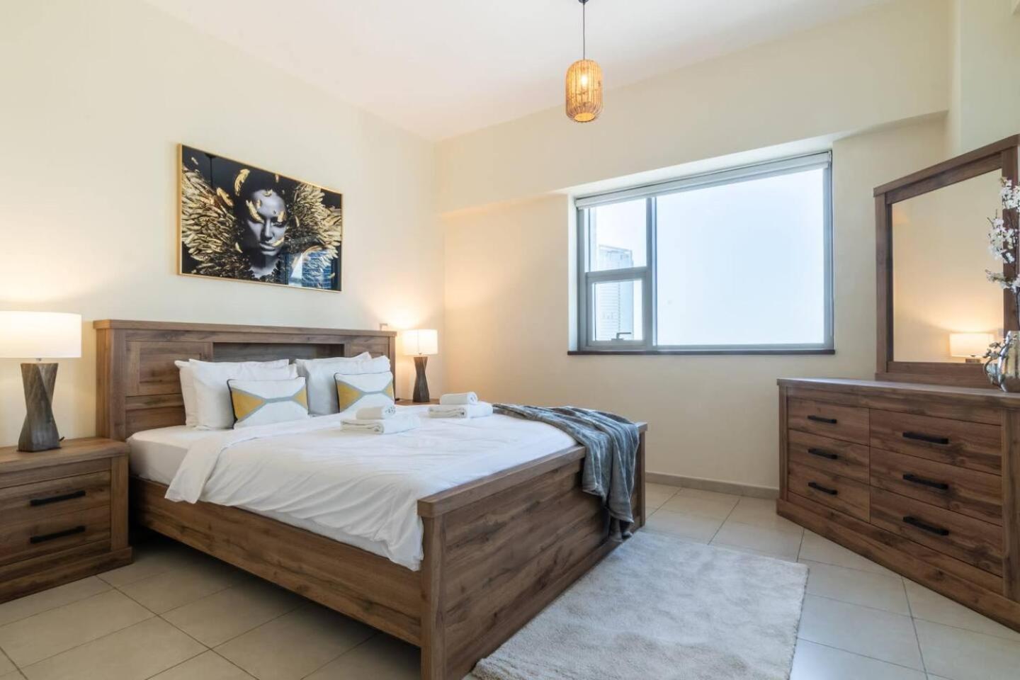 Scenic 2 Bedroom - Downtown Business Bay Dubai