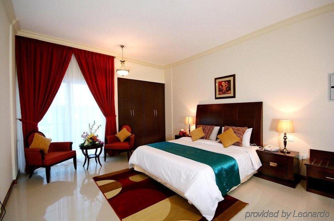 Golden Square 3*