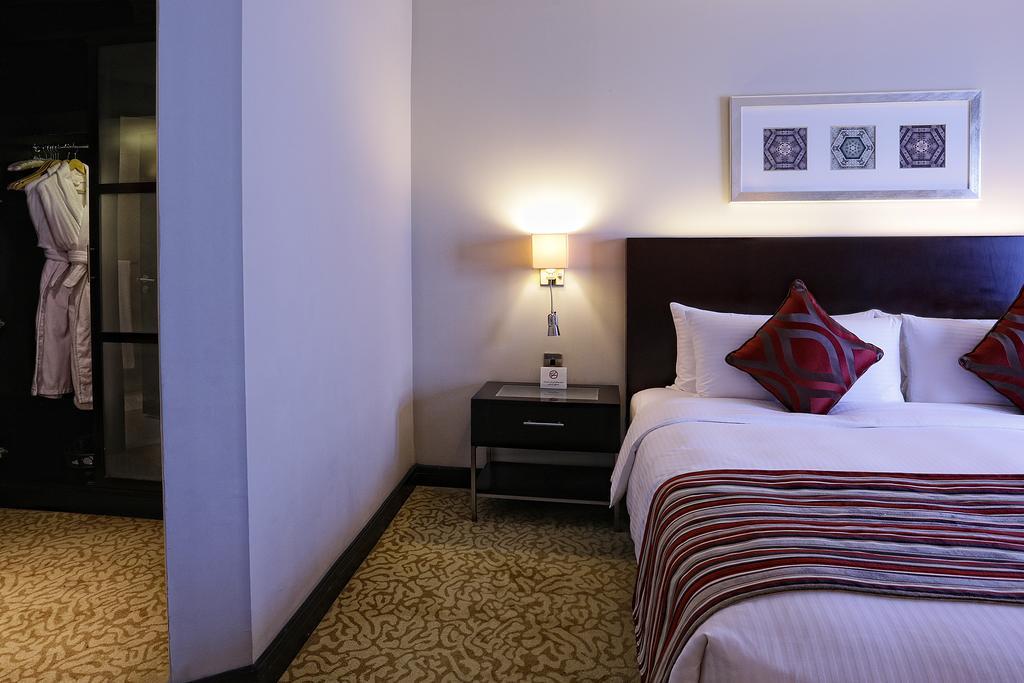 Ramada Plaza By Wyndham Deira Dubái