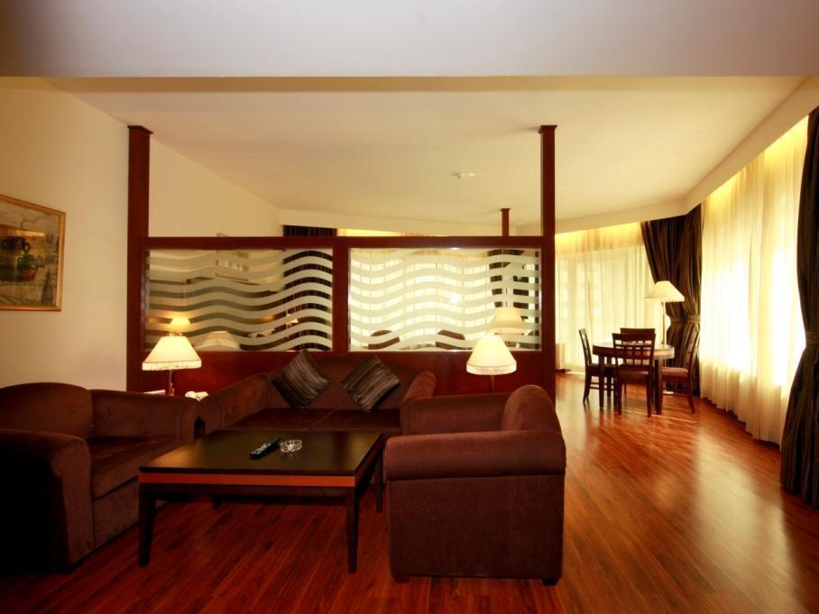 Hotell Howard Johnson Bur 3*