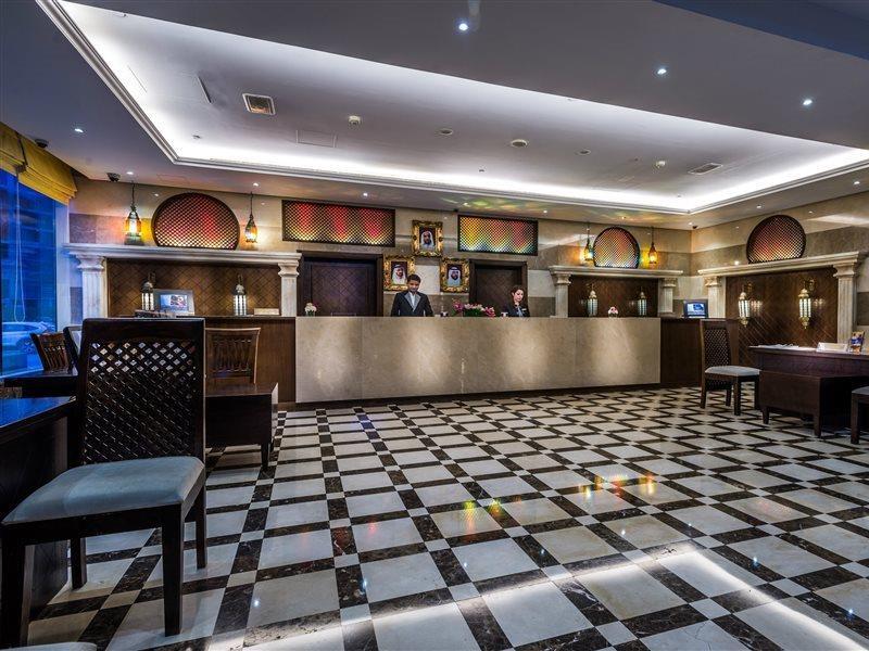 Aparthotel First