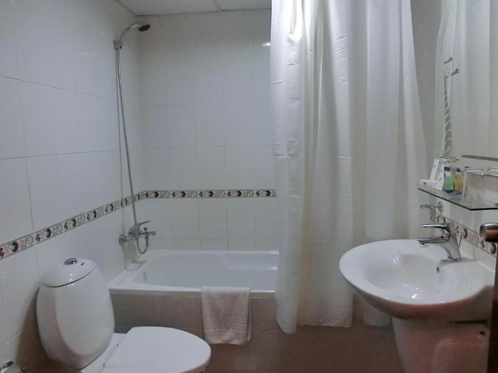 Al Muraqabat Plaza Apartahotel Dubái