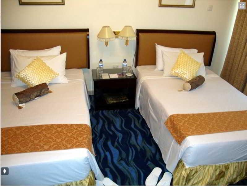 Apartahotel Al Muraqabat Plaza 3*