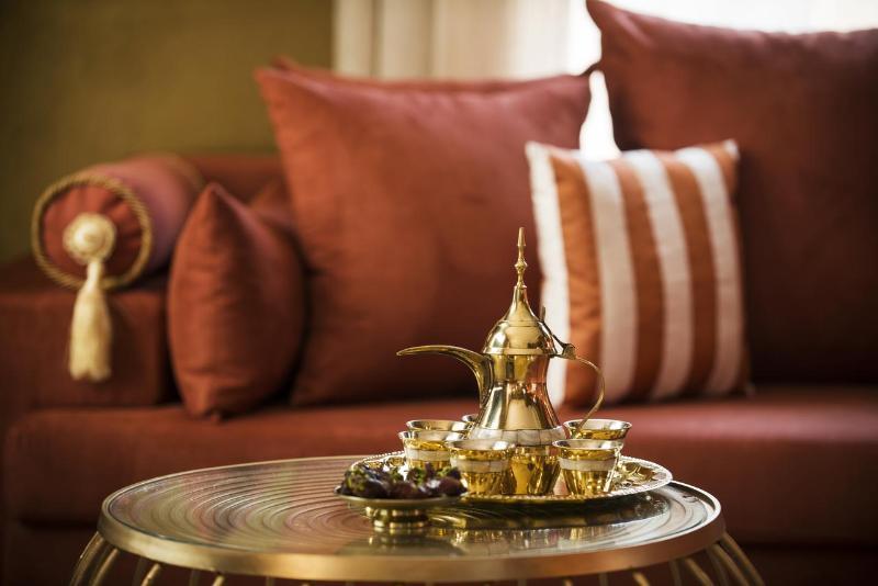 Furnished Rentals- Reehan 8, Downtown Apartament *