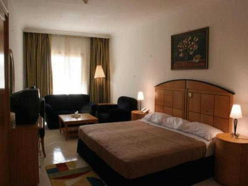 Dolphin Hotel de apartamente 3*