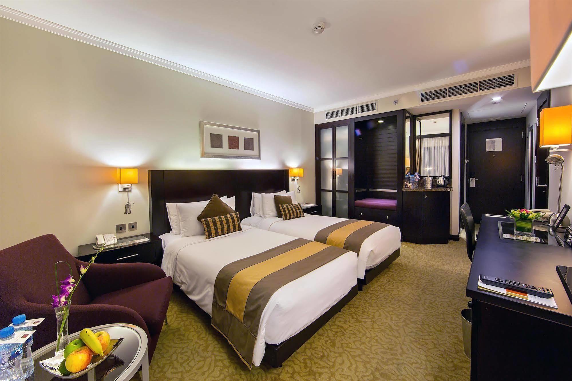 Ramada Plaza By Wyndham Deira Hotell