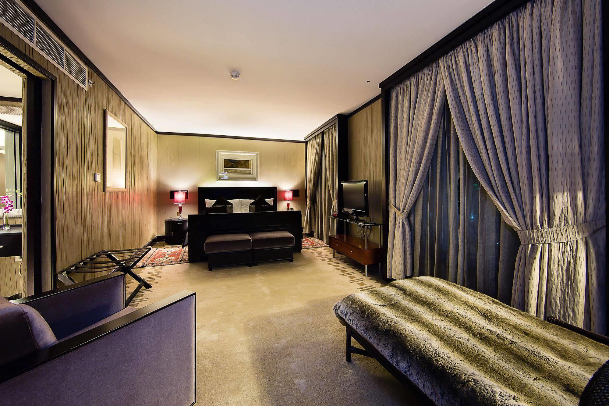 Ramada Plaza By Wyndham Deira 4* Dubái