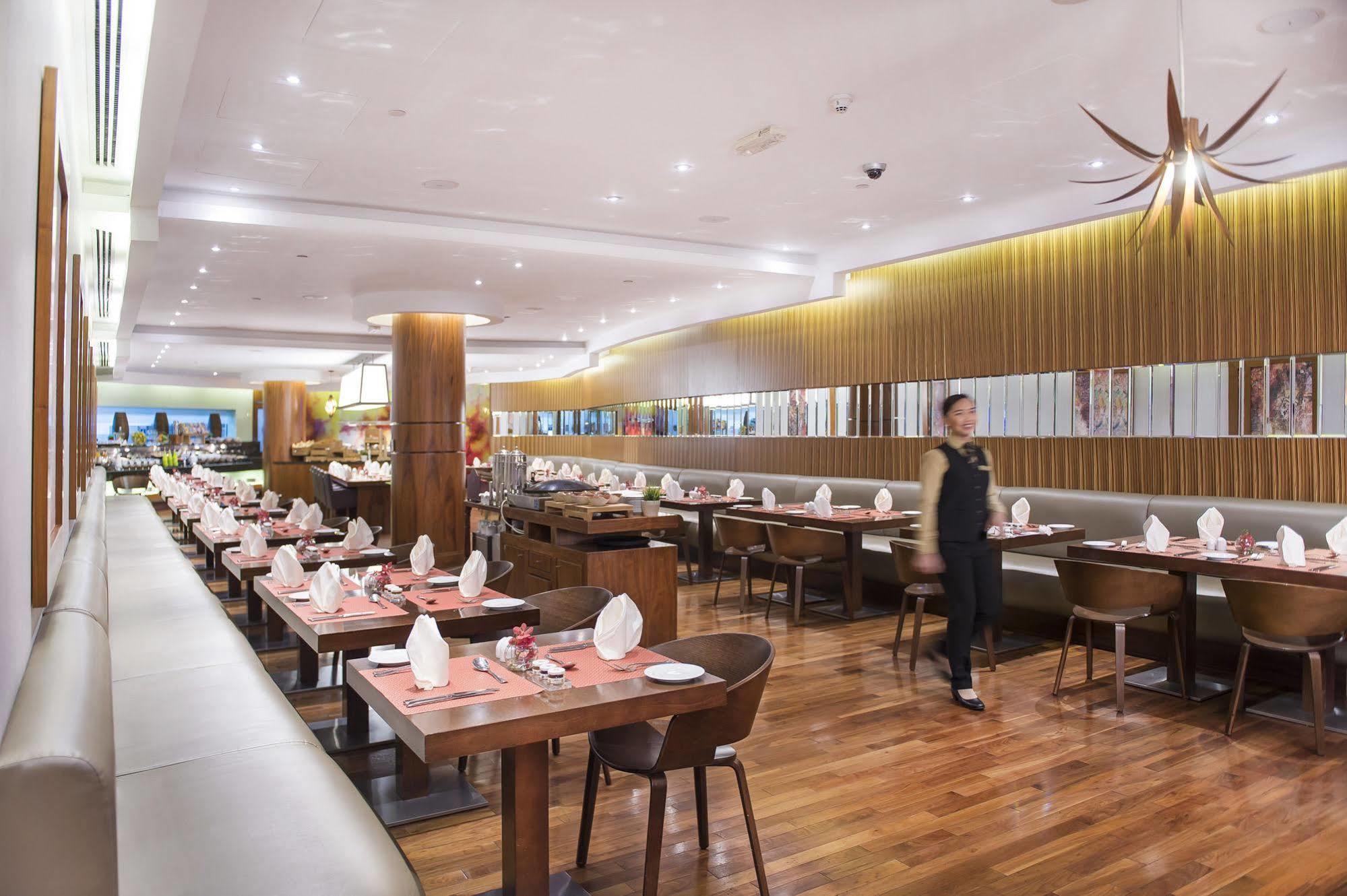 Aparthotel Burjuman Arjaan By Rotana - 4*