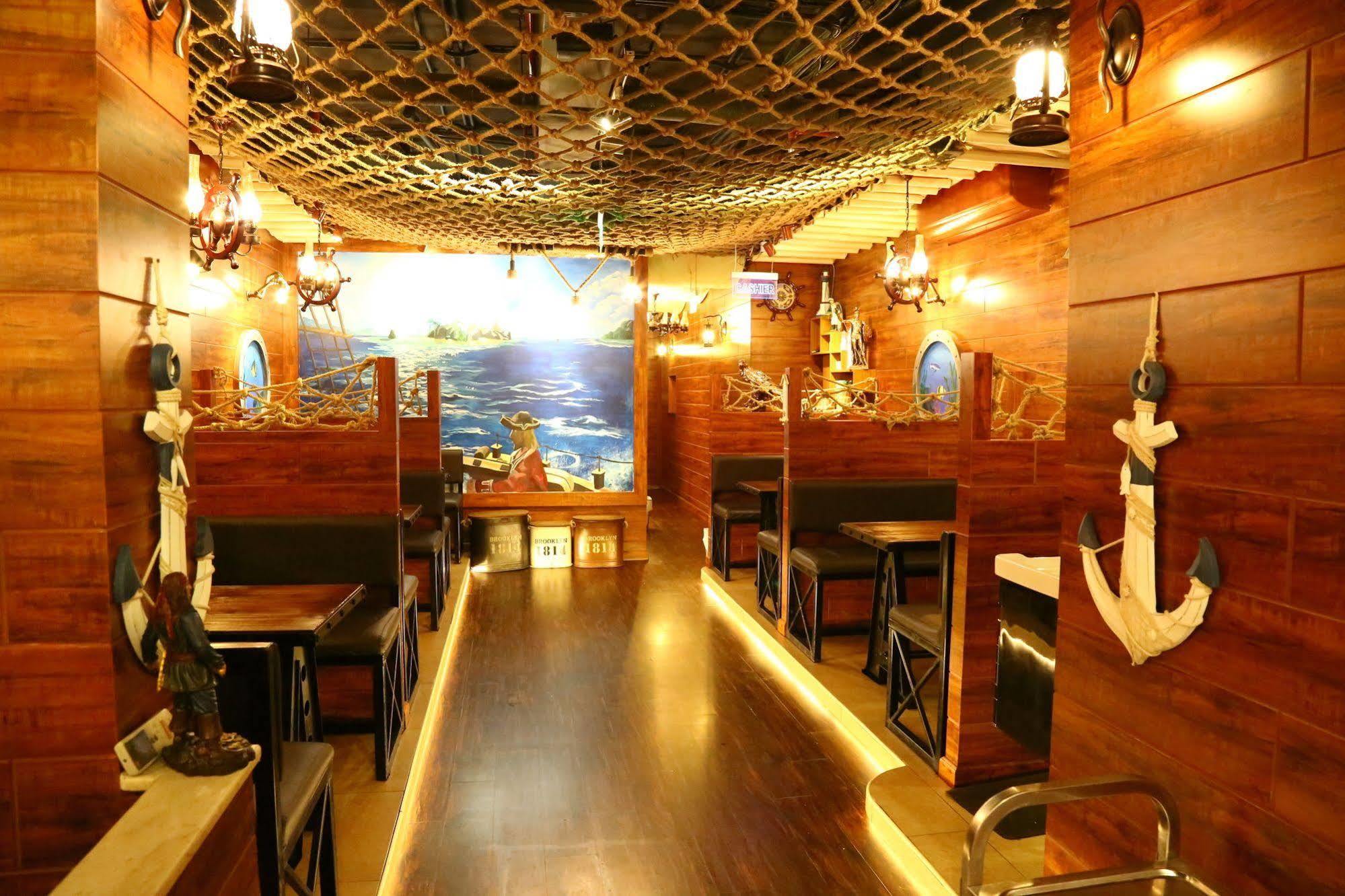 Golden Square Hotel 3*