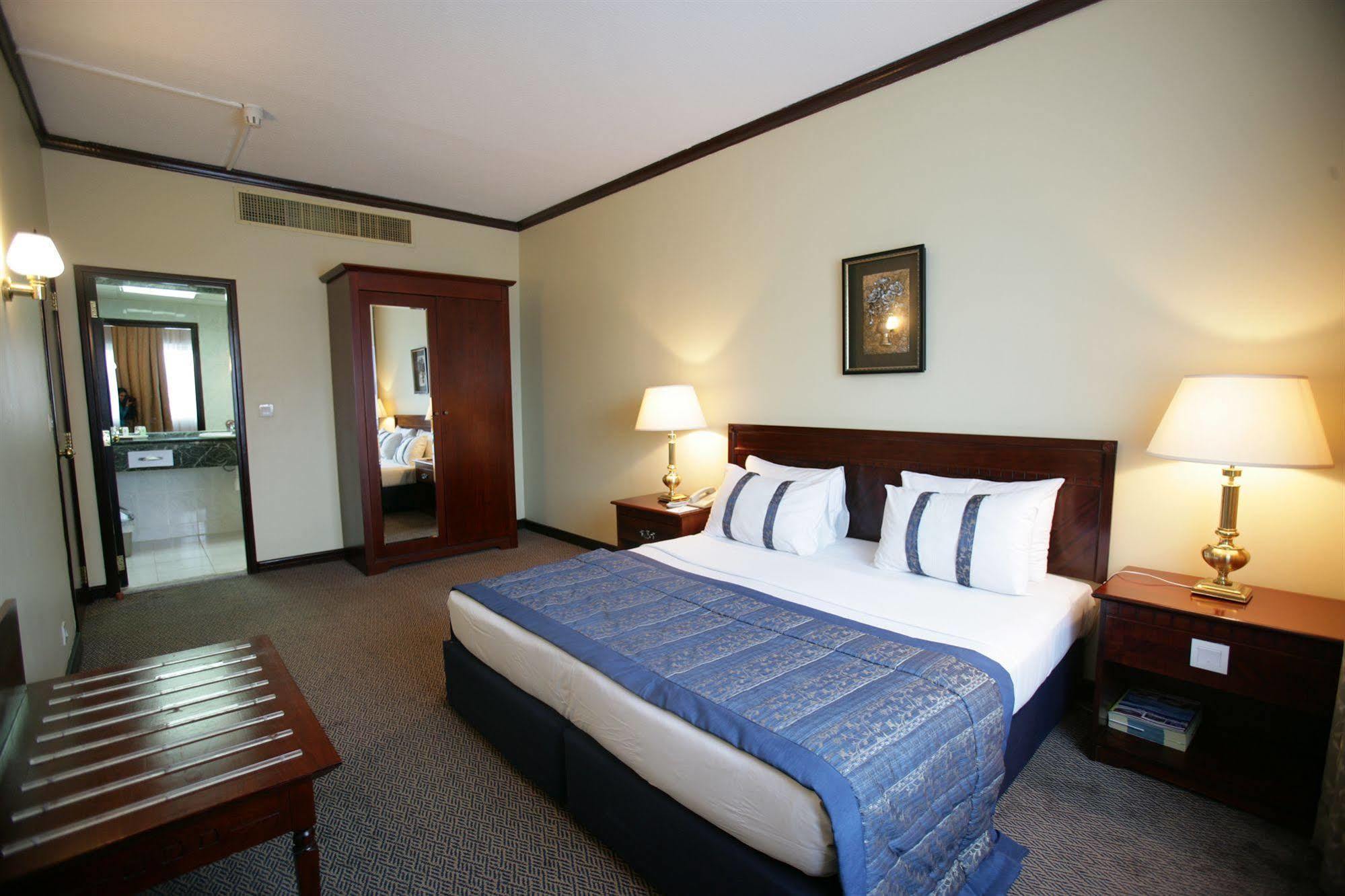Hotel J5 Bur 3*