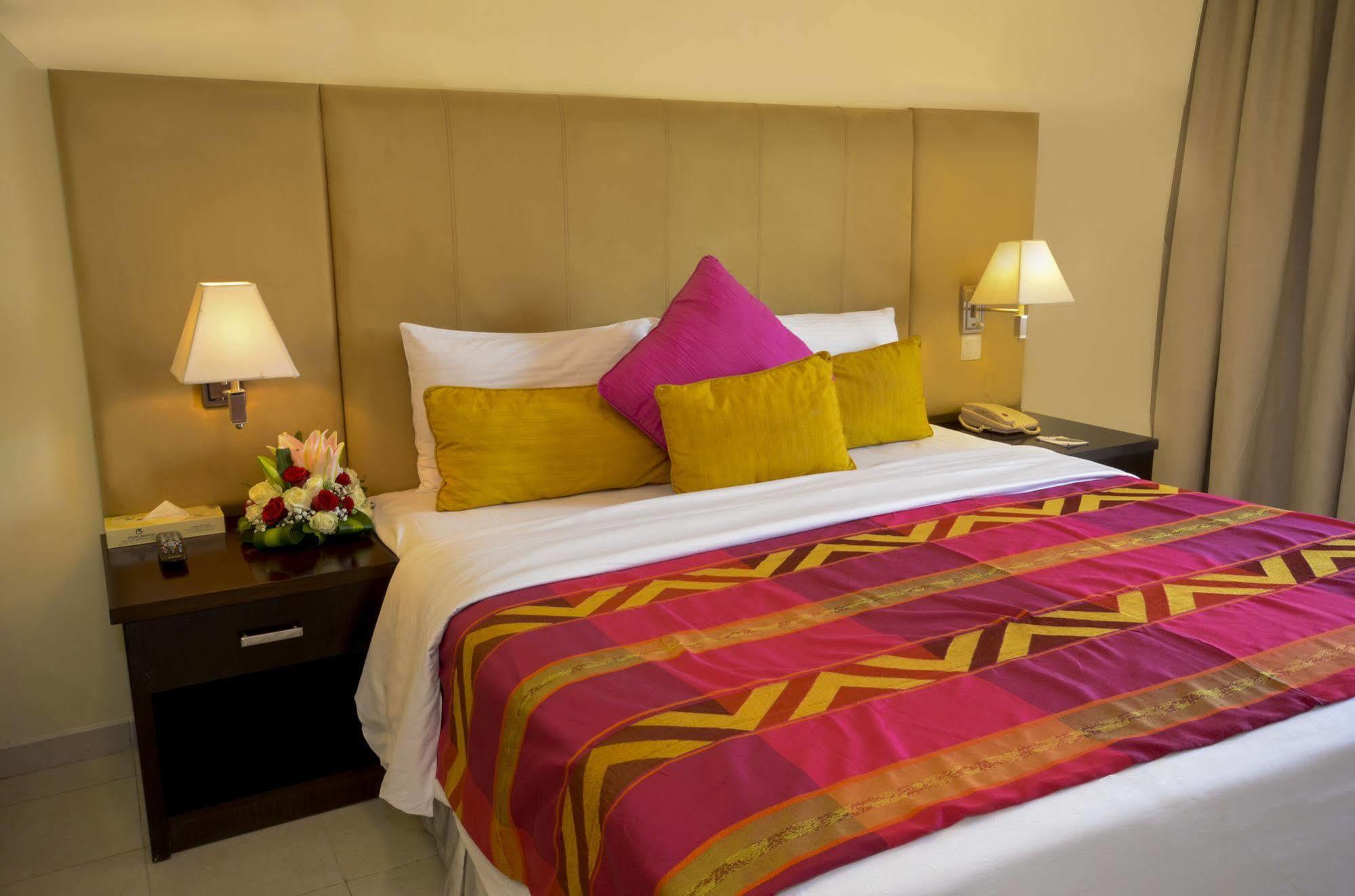 Grand Midwest Express Lägenhetshotell Dubai