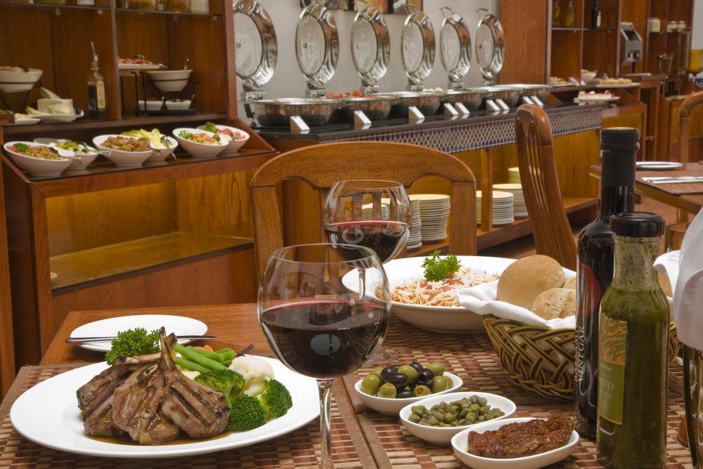 Hotel Avari 4*