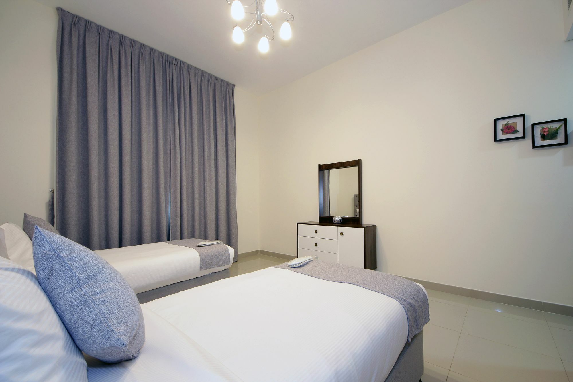 Spacious 2 Bedroom In Al Telal 11, Al Barsha 1 * Dubai