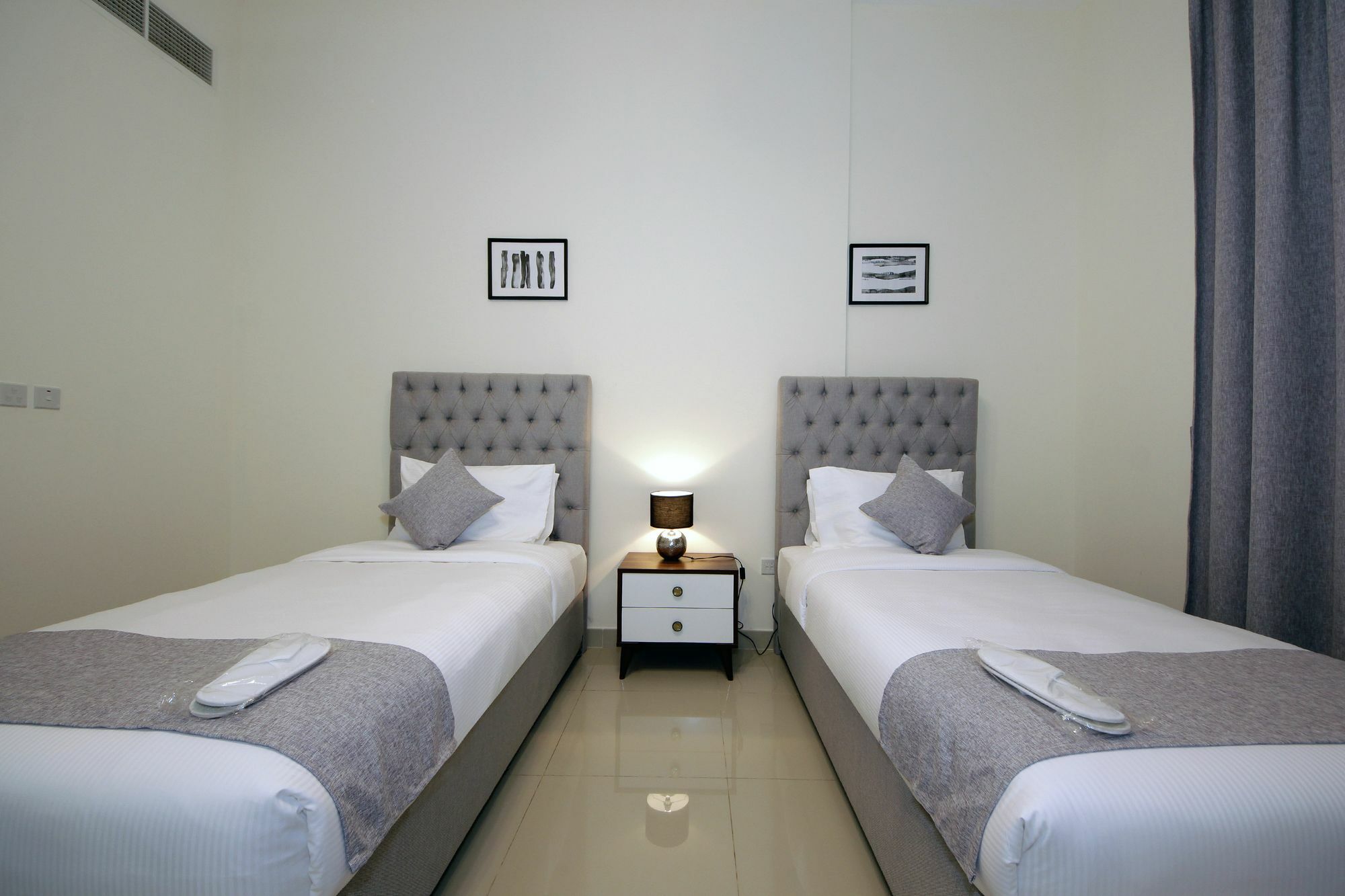 Spacious 2 Bedroom In Al Telal 11, Al Barsha 1 * Dubai