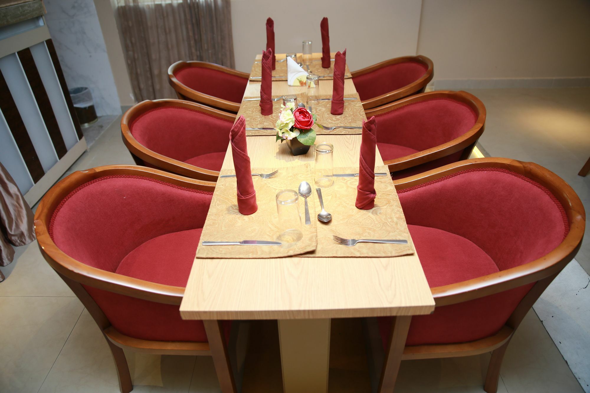 Versailles By Raviz Hotel 4*