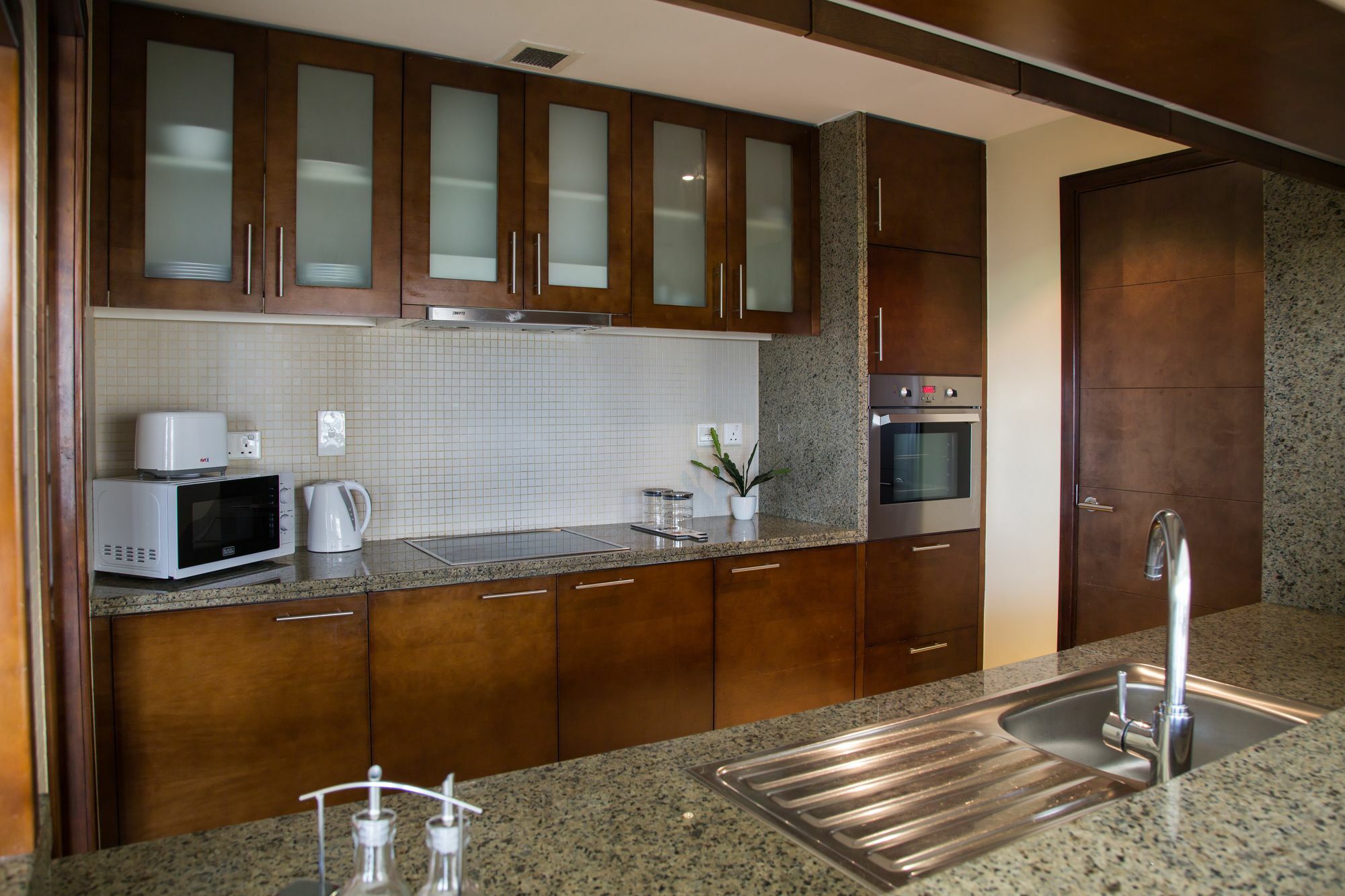 Hi Guests - South Ridge Apartment