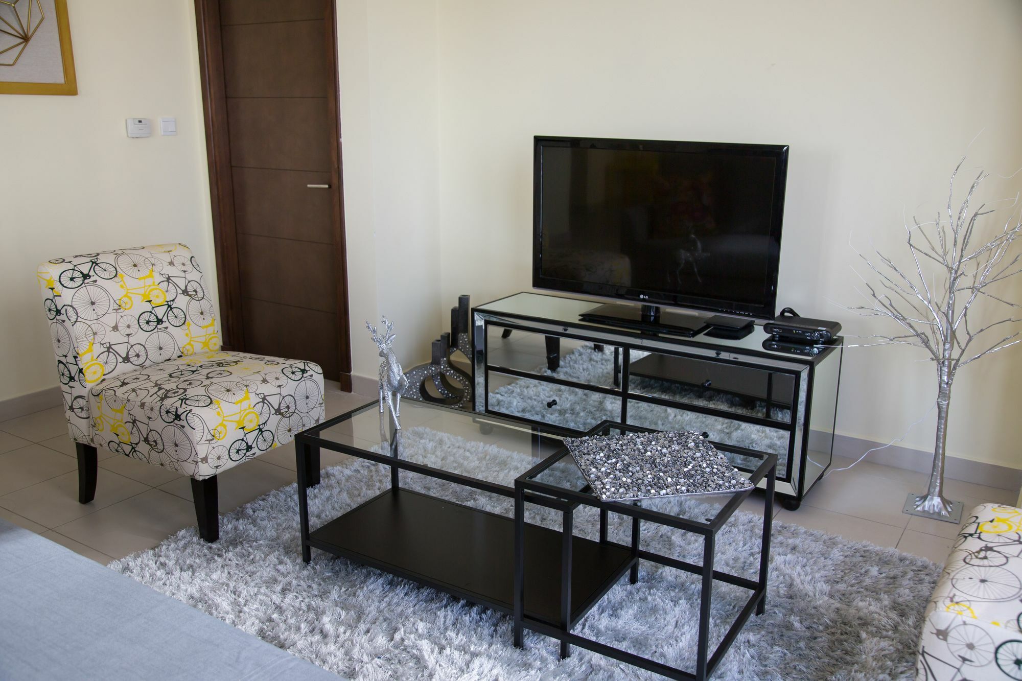 Hi Guests - South Ridge Apartment