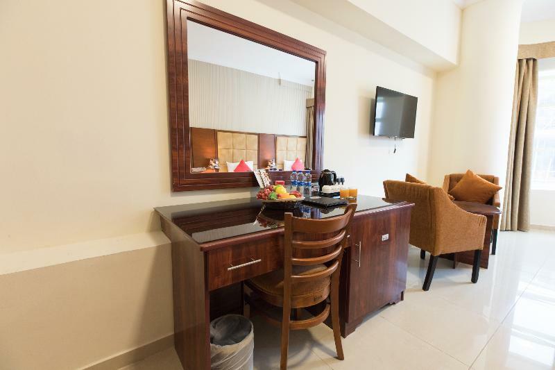 Oyo 101 Click Hotel