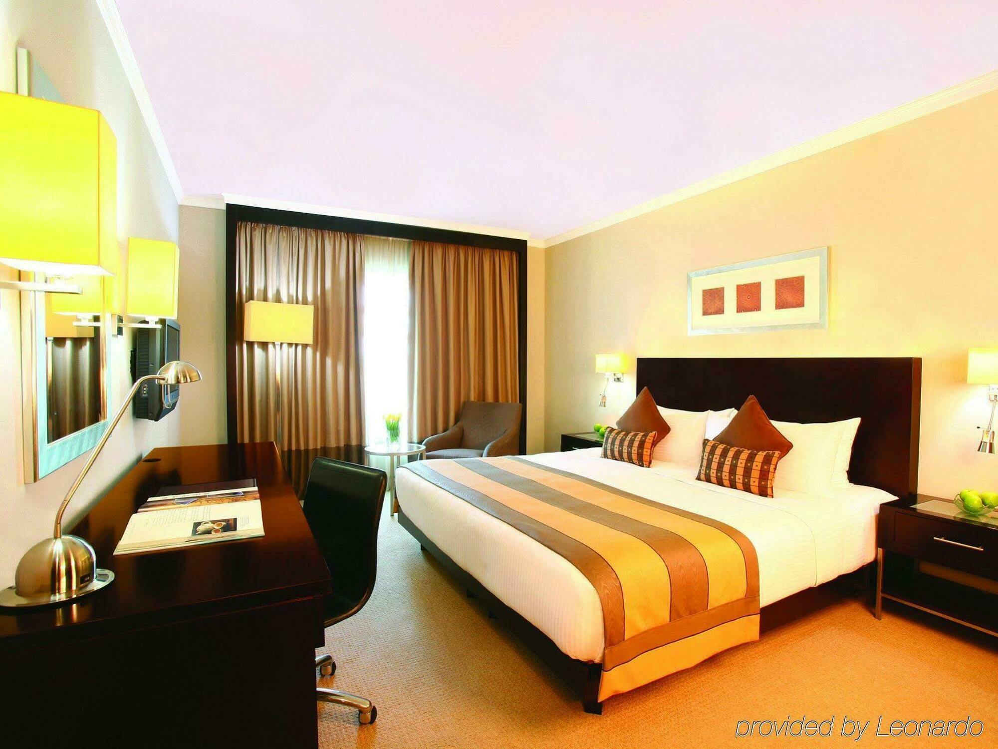 Ramada Plaza By Wyndham Deira Dubái