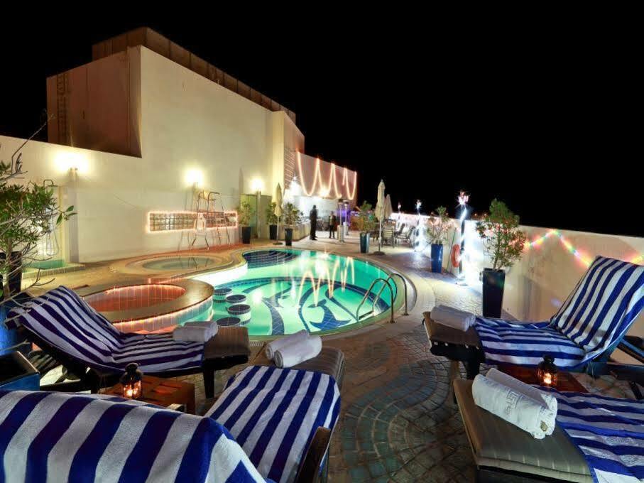 Howard Johnson Bur Hotell 3*