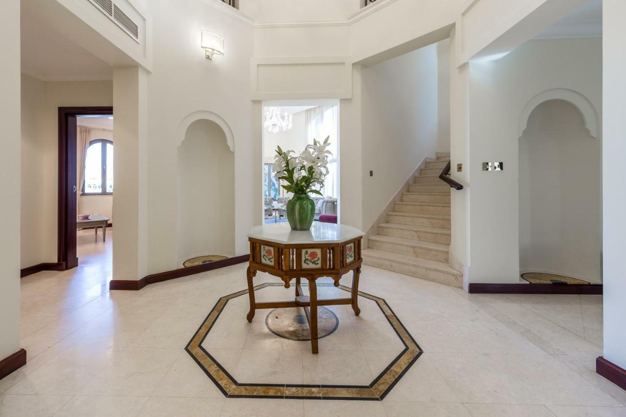 Chic 4br With Assistant And Private Pool On Palm Jumeirah By Deluxe Homes Dubai