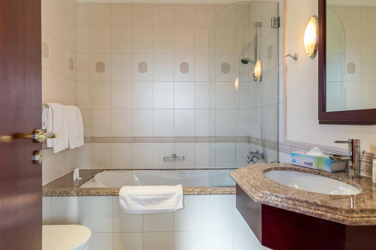Chic 4br With Assistant And Private Pool On Palm Jumeirah By Deluxe Homes