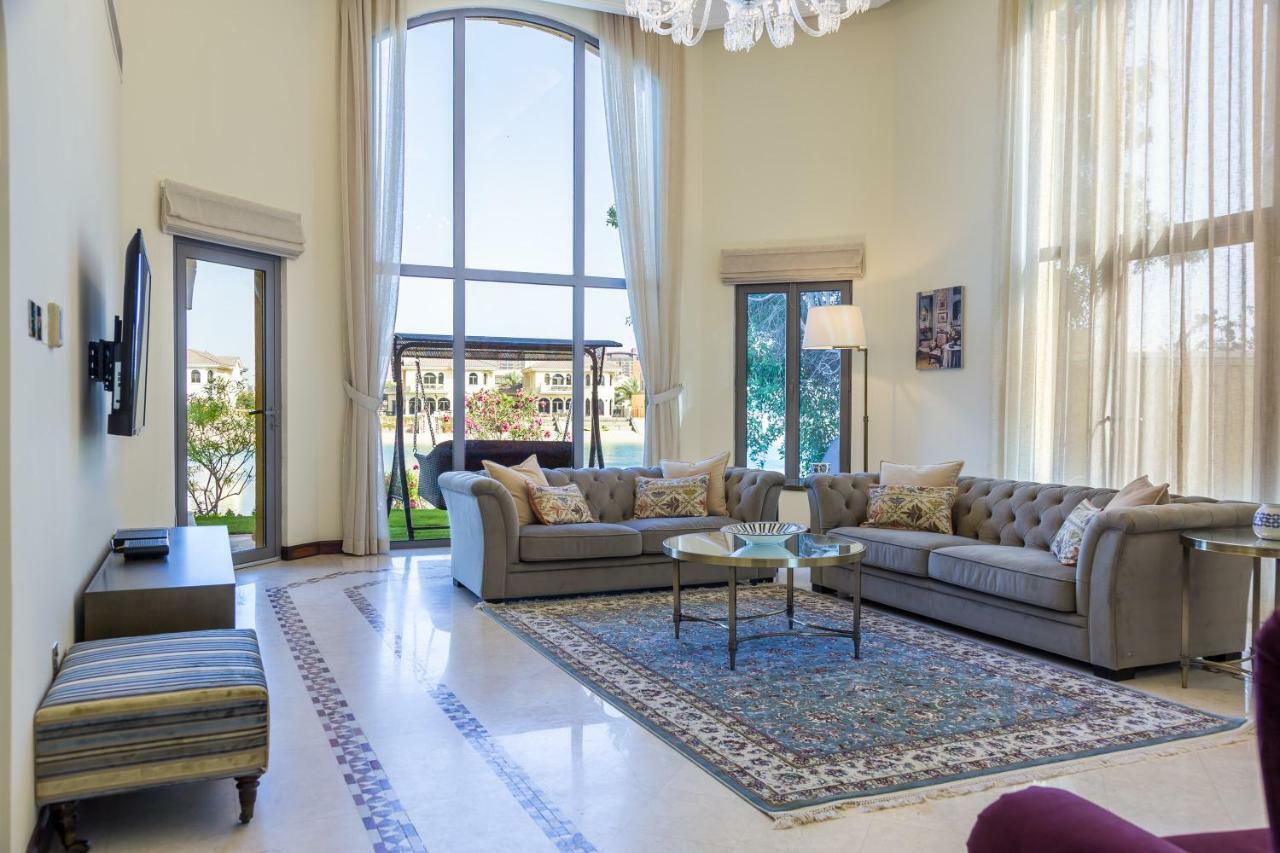Chic 4br With Assistant And Private Pool On Palm Jumeirah By Deluxe Homes Villa
