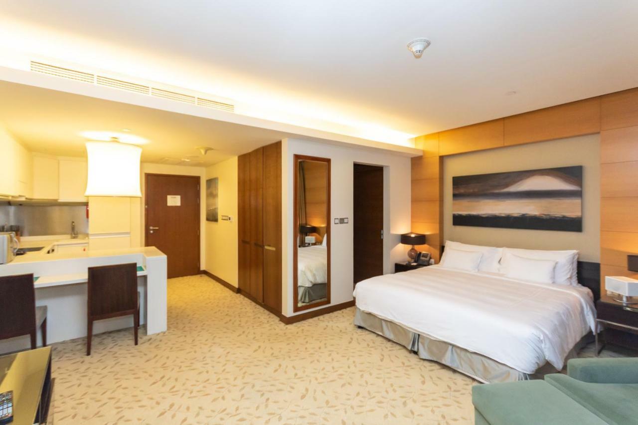 Westminster Mall Apartahotel