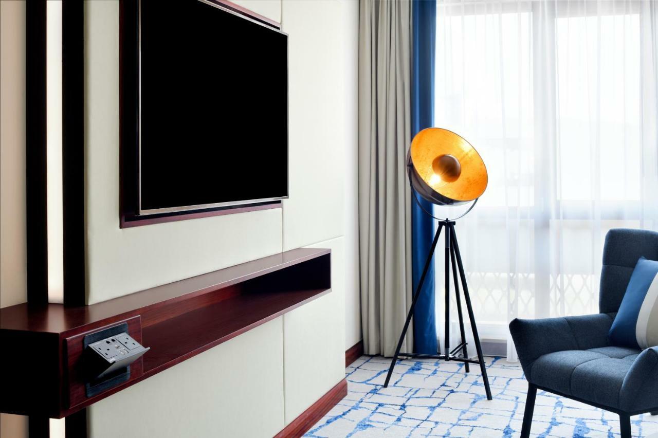 Hotel Mövenpick Hotel&apartments Dubai