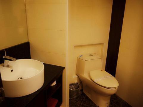 Hotel Emirates Hotel *