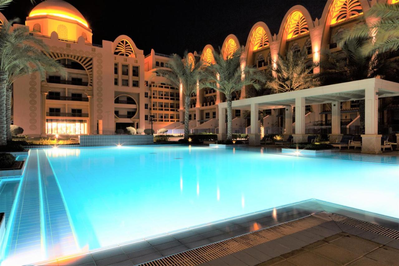 Globalstay At Palm Jumeirah Beachfront Paradise With Pool And Gym *