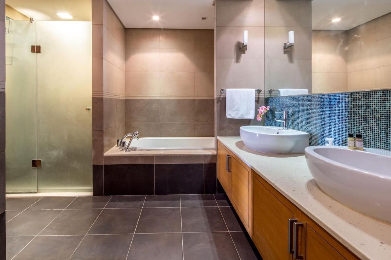 Frank Porter - Marina 5 Apartment Dubai