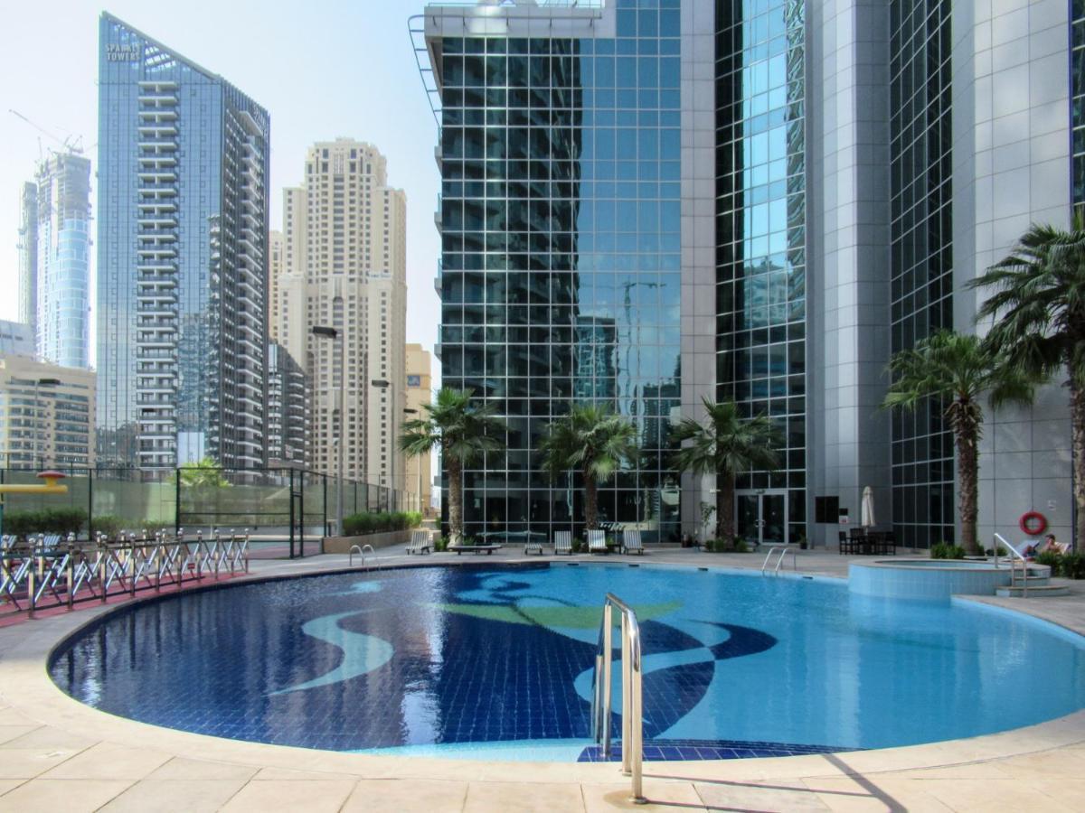 Lägenhet Frank Porter - Damac Waves Dubai