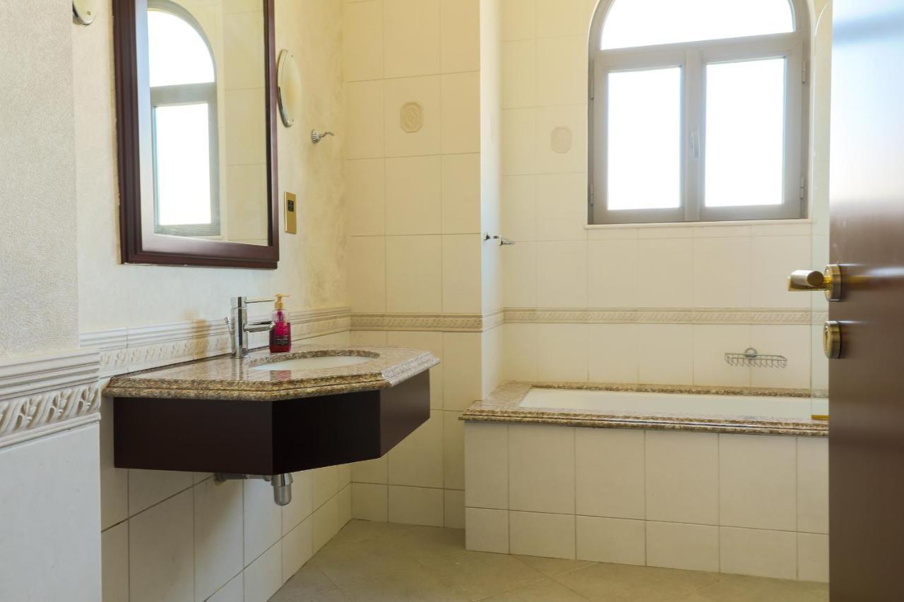 Nasma Luxury - Frond D Palm Jumeirah Villa Dubai