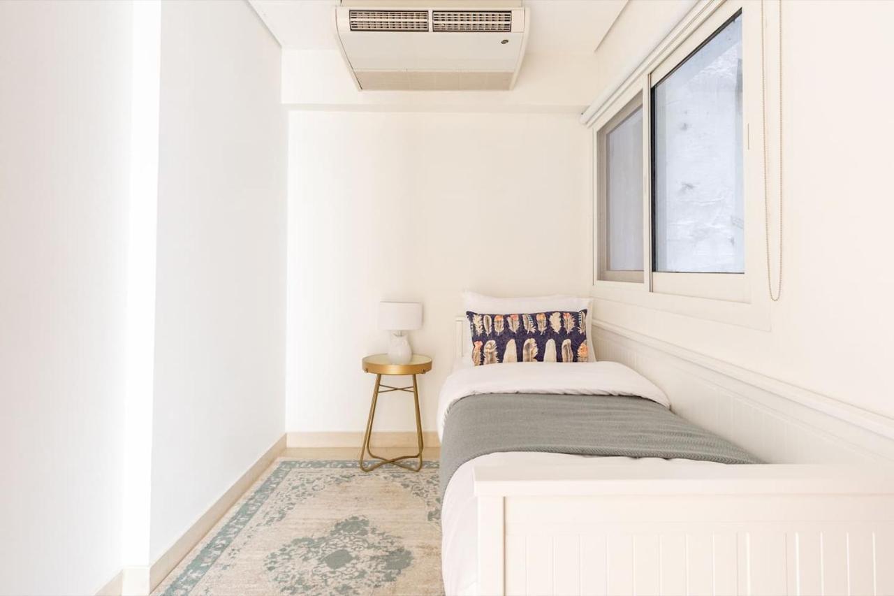 Frank Porter - Mon Reve Apartemen