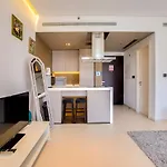 Stylish Studio In West Avenue Dubai Marina
