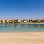 Chic 4Br Villa With Assistant Room And Private Pool On Palm Jumeirah By Deluxe Holiday Homes