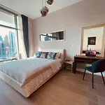 Luxury Apartment On The Metro Facing Dubai Marina