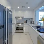 Bnbmehomes - Elegant Pool View - 2Br Apartment - 607