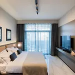 Superb Canal View Studio - Grandeur Holiday Homes