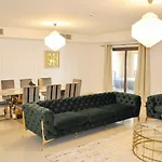 Spacious 4 Bd Apartment With Amazing Sea View